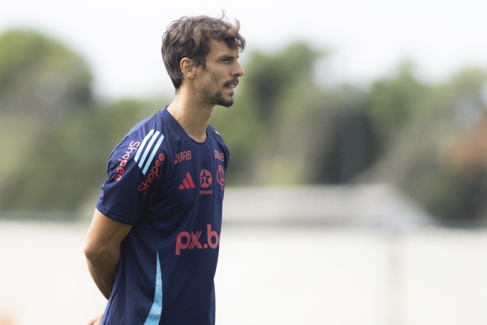 Flamengo é mais decisivo na bola parada desde a chegada de Rodrigo Caio à comissão técnica